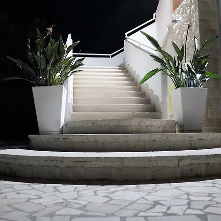 Santo Stefano * مونوبولي